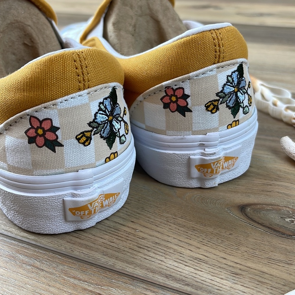 🌴🔆VANS- FLORAL EMBROIDERY SLIP ON’S MUSTERED YELLOW🔆🌴 - Picture 10 of 13